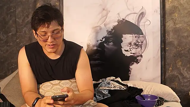 Mia and Belmonth online show from March 22, 2026, 6:33 pm