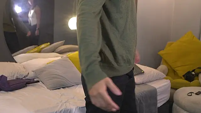 Mia and Belmonth online show from April 5, 2026, 4:59 pm