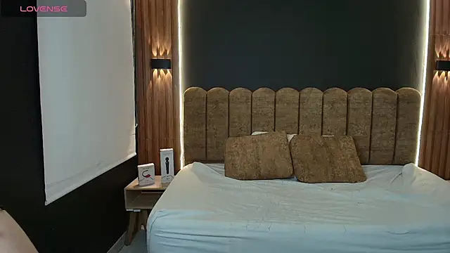 AmbarLee  online show from April 11, 2026, 12:09 pm