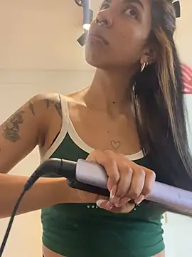 VioletaHills  online show from April 7, 2026, 12:27 pm