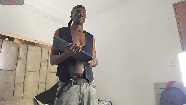 Titan Moreno  online show from April 4, 2026, 12:13 pm