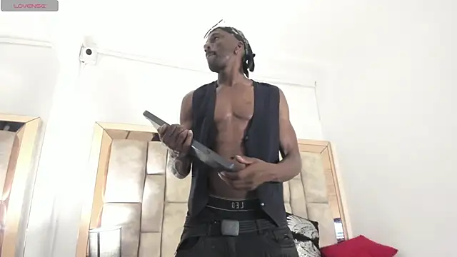 Titan Moreno  online show from April 7, 2026, 1:00 pm