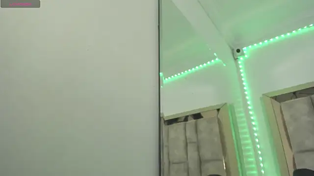 Titan Moreno  online show from April 23, 2026, 12:04 pm