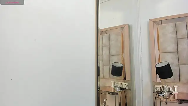 Titan Moreno  online show from April 24, 2026, 11:56 am