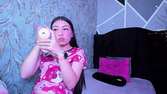 Snapshot of eilen_pink chatting on April 9, 2026, 12:32 pm eilen pink online show from April 9, 2026, 12:32 pm