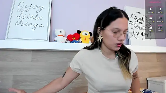 EmmaSanchez  online show from April 20, 2026, 8:32 pm