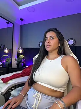 Snapshot of alejandra__garcia chatting on May 6, 2026, 3:35 am alejandra garcia online show from May 6, 2026, 3:35 am