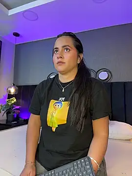 Snapshot of alejandra__garcia chatting on May 7, 2026, 3:23 am alejandra garcia online show from May 7, 2026, 3:23 am