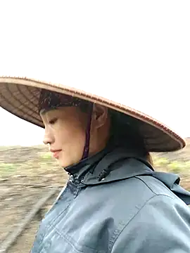 Snapshot of Lilinn_ chatting on March 6, 2026, 12:18 am Lilinn online show from March 6, 2026, 12:18 am