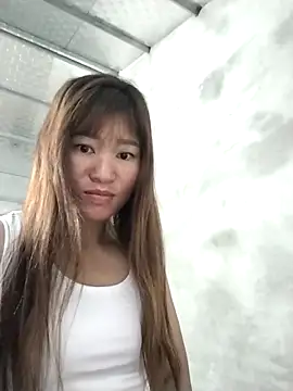 Snapshot of Lilinn_ chatting on April 1, 2026, 11:02 pm Lilinn online show from April 1, 2026, 11:02 pm