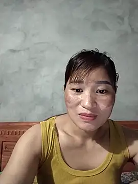 Snapshot of Lilinn_ chatting on April 4, 2026, 12:46 pm Lilinn online show from April 4, 2026, 12:46 pm