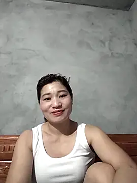 Snapshot of Lilinn_ chatting on April 6, 2026, 10:33 pm Lilinn online show from April 6, 2026, 10:33 pm