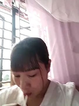 Snapshot of Lilinn_ chatting on April 9, 2026, 10:59 pm Lilinn online show from April 9, 2026, 10:59 pm