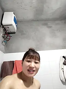 Snapshot of Lilinn_ chatting on April 10, 2026, 12:21 pm Lilinn online show from April 10, 2026, 12:21 pm