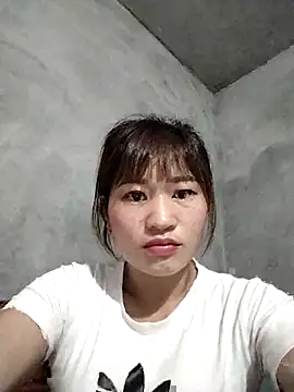 Snapshot of Lilinn_ chatting on April 12, 2026, 9:31 pm Lilinn online show from April 12, 2026, 9:31 pm