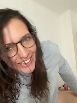 Snapshot of hollyharmd chatting on March 6, 2026, 4:31 am hollyharmd online show from March 6, 2026, 4:31 am