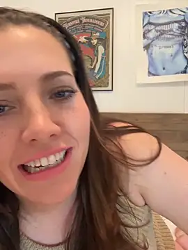 Snapshot of hollyharmd chatting on April 3, 2026, 2:31 am hollyharmd online show from April 3, 2026, 2:31 am