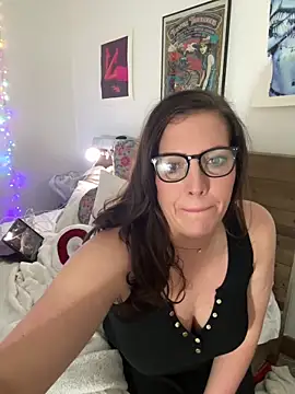 Snapshot of hollyharmd chatting on April 7, 2026, 2:45 am hollyharmd online show from April 7, 2026, 2:45 am