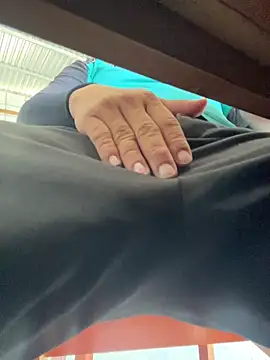 hoang15075 online show from April 22, 2026, 1:41 am