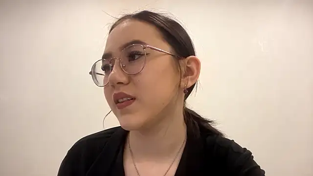 Snapshot of SolvedGlobe chatting on March 4, 2026, 3:18 pm SolvedGlobe online show from March 4, 2026, 3:18 pm