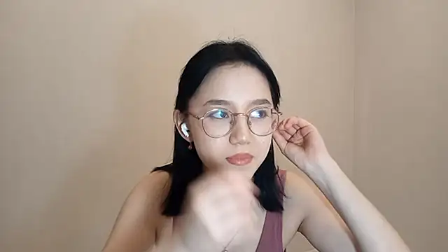 Snapshot of SolvedGlobe chatting on March 24, 2026, 2:11 pm SolvedGlobe online show from March 24, 2026, 2:11 pm