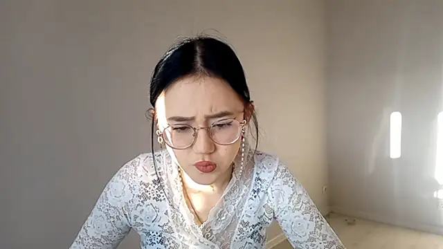 Snapshot of SolvedGlobe chatting on April 9, 2026, 2:11 pm SolvedGlobe online show from April 9, 2026, 2:11 pm