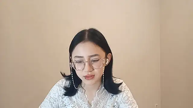 Snapshot of SolvedGlobe chatting on April 10, 2026, 2:11 pm SolvedGlobe online show from April 10, 2026, 2:11 pm