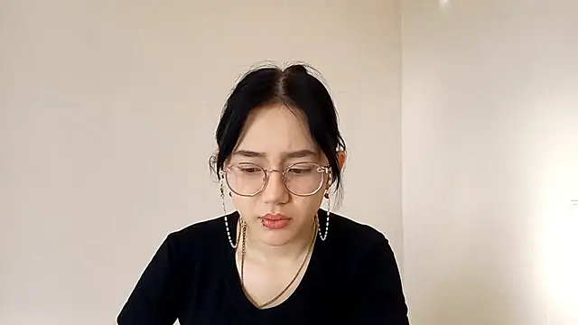 Snapshot of SolvedGlobe chatting on April 16, 2026, 1:12 pm SolvedGlobe online show from April 16, 2026, 1:12 pm
