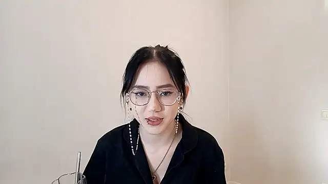Snapshot of SolvedGlobe chatting on April 23, 2026, 1:24 pm SolvedGlobe online show from April 23, 2026, 1:24 pm