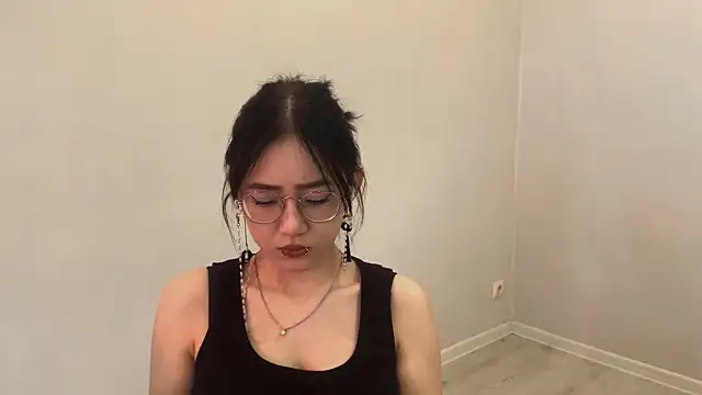 Snapshot of SolvedGlobe chatting on May 2, 2026, 1:05 pm SolvedGlobe online show from May 2, 2026, 1:05 pm