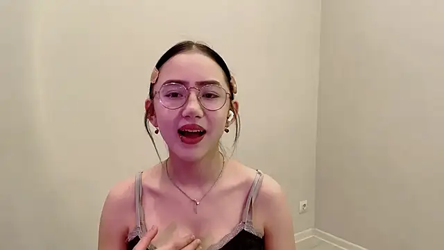 Snapshot of SolvedGlobe chatting on May 15, 2026, 1:07 pm SolvedGlobe online show from May 15, 2026, 1:07 pm