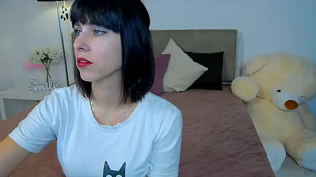 HeidieRaven online show from April 15, 2026, 12:34 pm