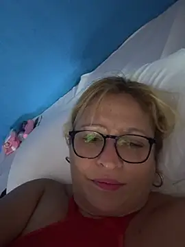 amandachuchuca online show from March 10, 2026, 1:27 pm