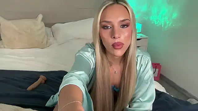 Naughtyblondex online show from June 3, 2026, 6:57 pm