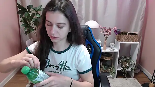 MistyBree online show from April 24, 2026, 8:06 am