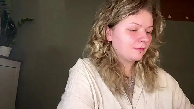 YoungAlina online show from April 15, 2026, 1:18 pm