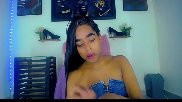 Snapshot of Nashla_D_- chatting on March 20, 2026, 5:45 am Nashla D - online show from March 20, 2026, 5:45 am