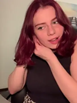 Snapshot of VelvetChloe chatting on June 3, 2026, 7:30 pm VelvetChloe online show from June 3, 2026, 7:30 pm