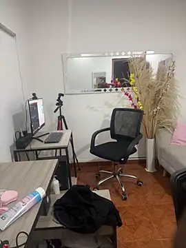 Emi rousse online show from March 21, 2026, 11:59 am