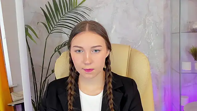 OliviaLang online show from March 13, 2026, 11:06 am