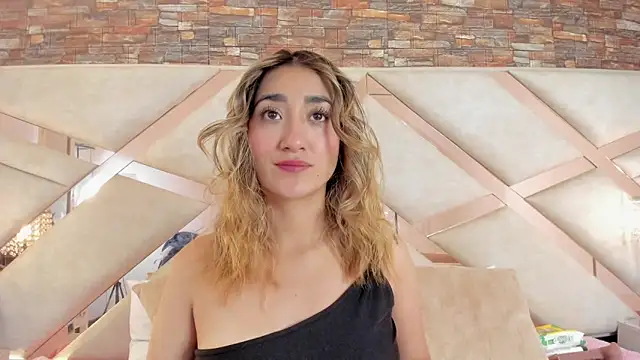 Snapshot of lucy_davies chatting on June 1, 2026, 11:45 am lucy davies online show from June 1, 2026, 11:45 am