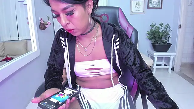 Snapshot of Nahomy_Collins_ chatting on May 25, 2026, 8:04 pm Nahomy Collins online show from May 25, 2026, 8:04 pm
