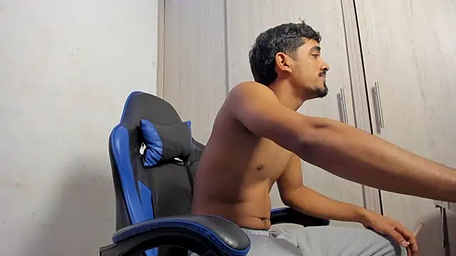 jossi12345j online show from March 4, 2026, 2:56 pm