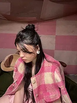 Annhiene online show from March 11, 2026, 3:29 pm