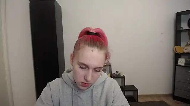 Scarlett lil online show from March 25, 2026, 8:53 am