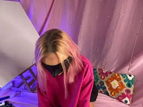 Snapshot of LunVision chatting on March 16, 2026, 3:38 pm LunVision online show from March 16, 2026, 3:38 pm