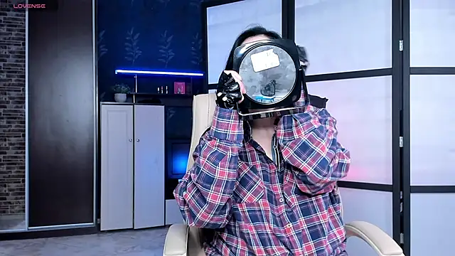 Lucky Milf online show from April 5, 2026, 2:03 pm