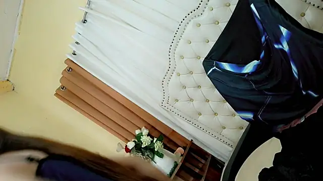 Snapshot of Seductive_sophie chatting on May 4, 2026, 3:35 am Seductive sophie online show from May 4, 2026, 3:35 am