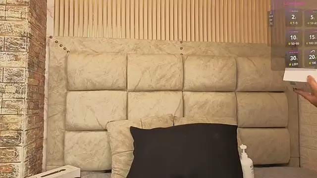 Snapshot of amarahanks11 chatting on April 14, 2026, 4:18 am amarahanks11 online show from April 14, 2026, 4:18 am