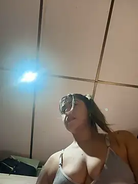 stefanyqueen69 online show from June 13, 2026, 9:35 pm
